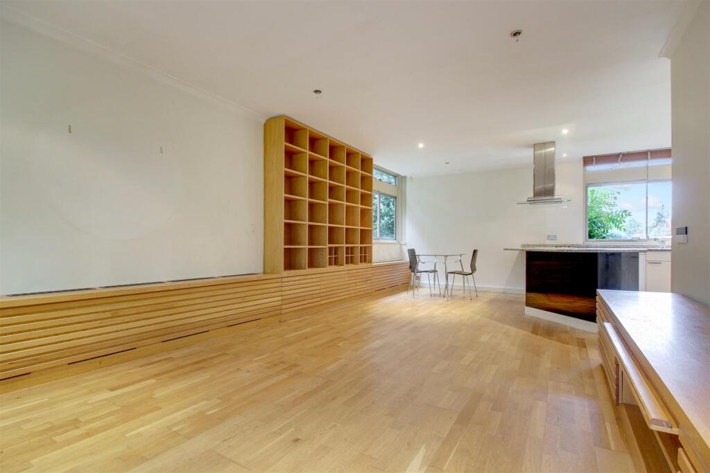 LOUNGE-TOWARD-KIT.jpg