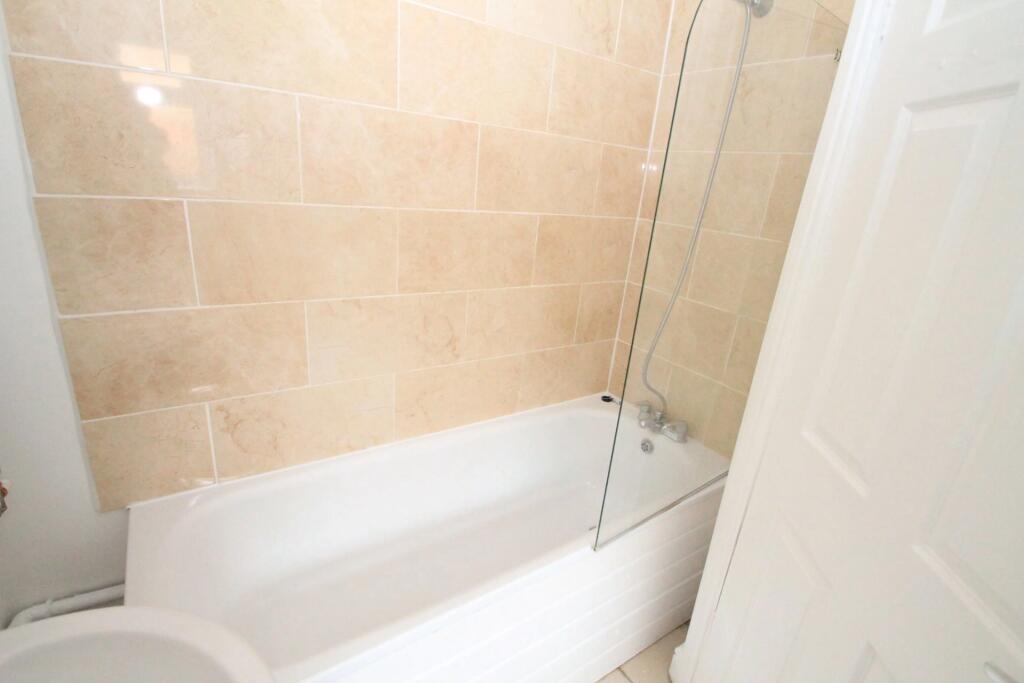 victoria-terrace,-ln1-1hz---4-bed-image-3.jpg