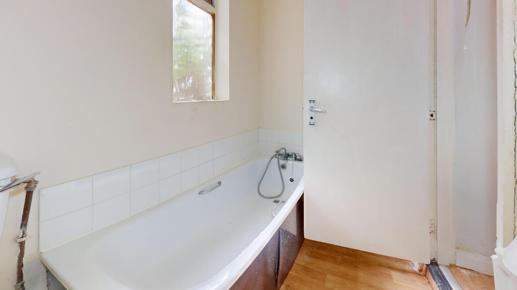 Flat A, 31 Buckingham Road, Islington, London, N1 4HY