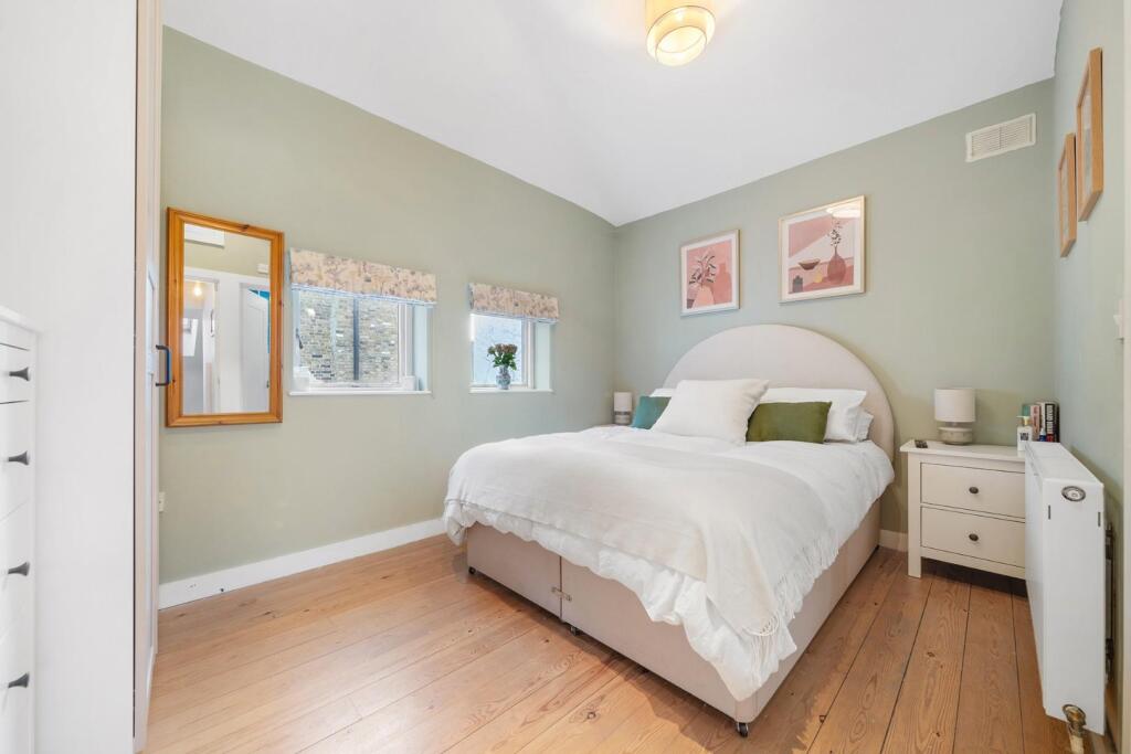 Bedroom 1.jpg