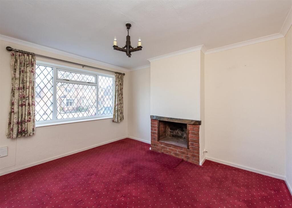 20 Brenton Road-dining room.jpg