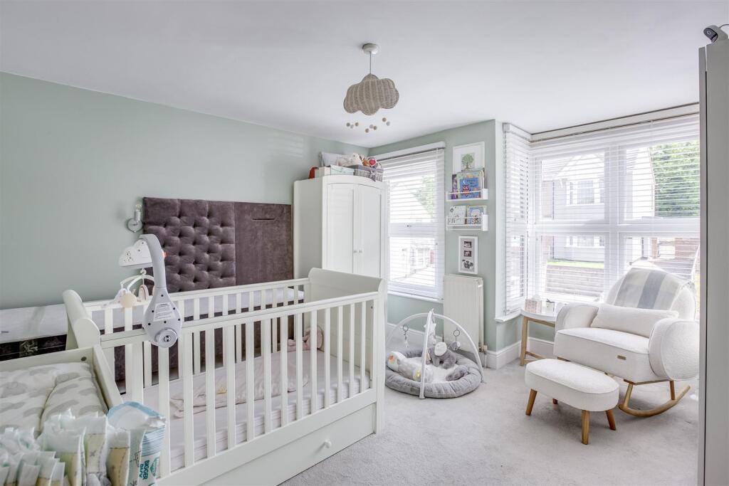 92 Oakridge Road, HP11 2PL-1.jpg