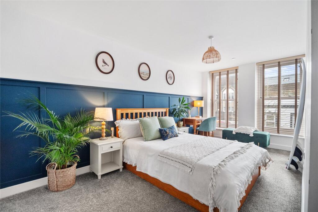 Large Bedroom 2