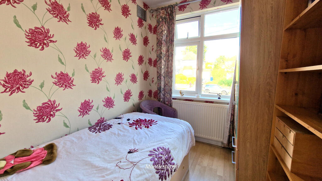 FRONT BEDROOM (3)