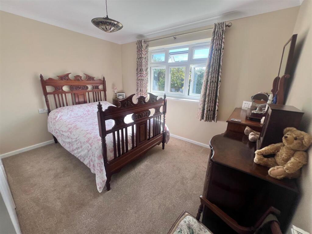 Bedroom 1.jpg