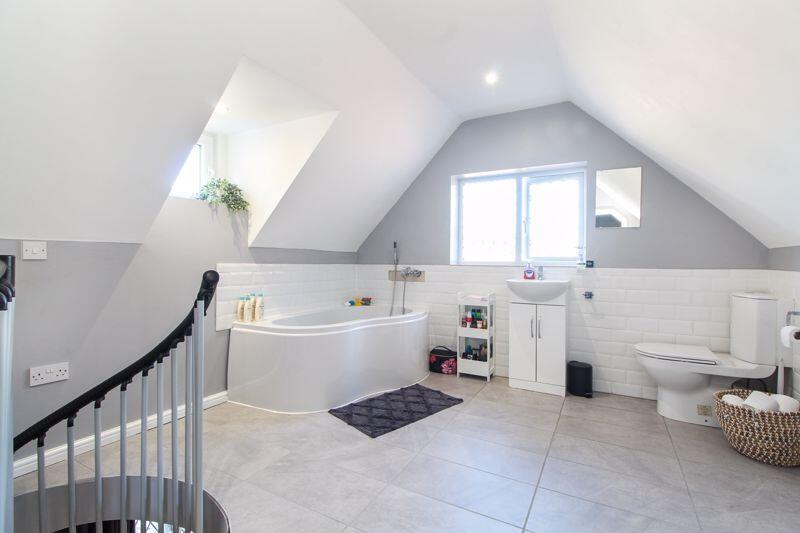 En-Suite To Master Bedroom