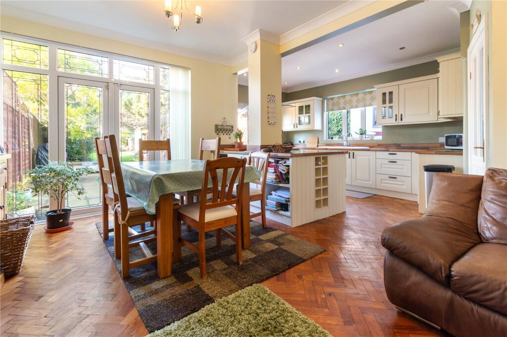 Dining/Sitting Area