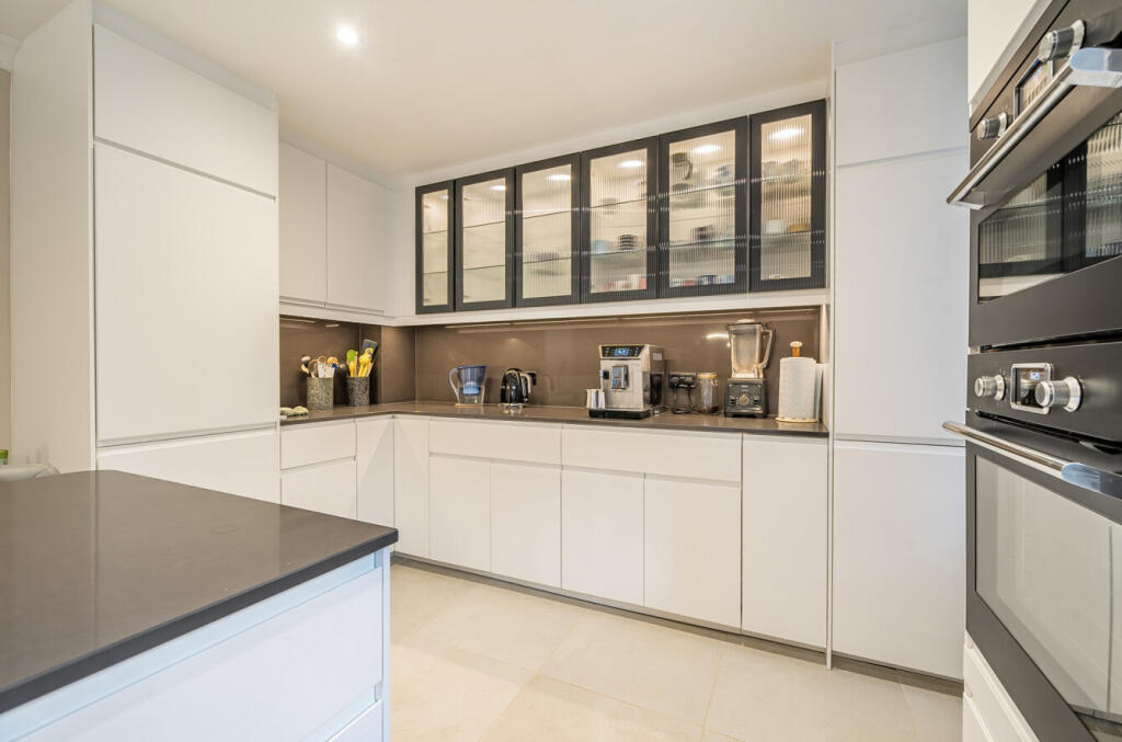 1374475-21-6904df...