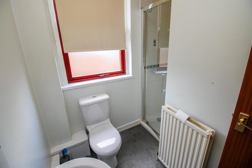 SHOWER ROOM/W.C.