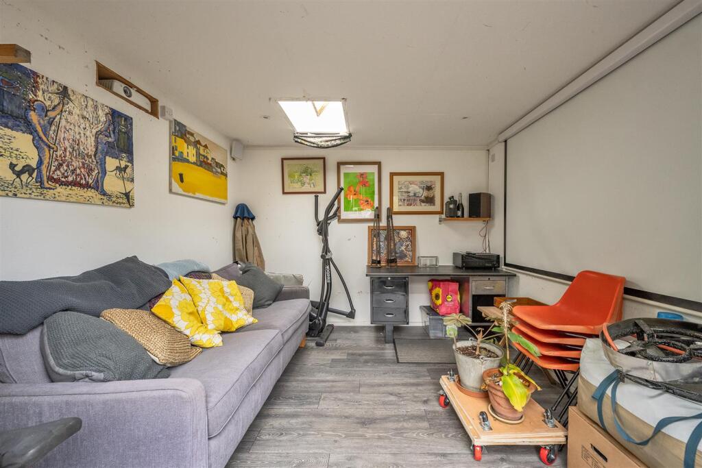 Beacontree Avenue, E17