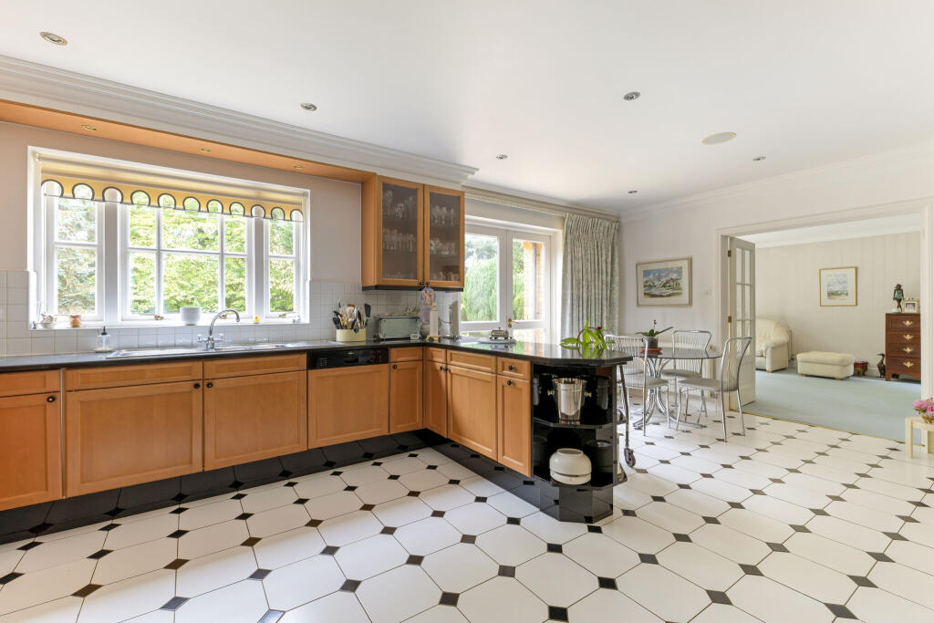 Abbots Drive, Wentworth, Virginia Water