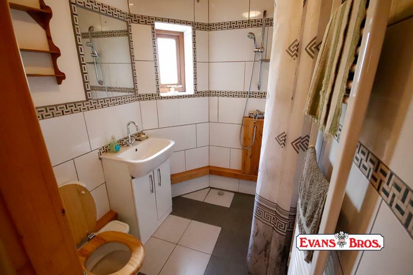 GROUND FLOOR SHOWER ROOM