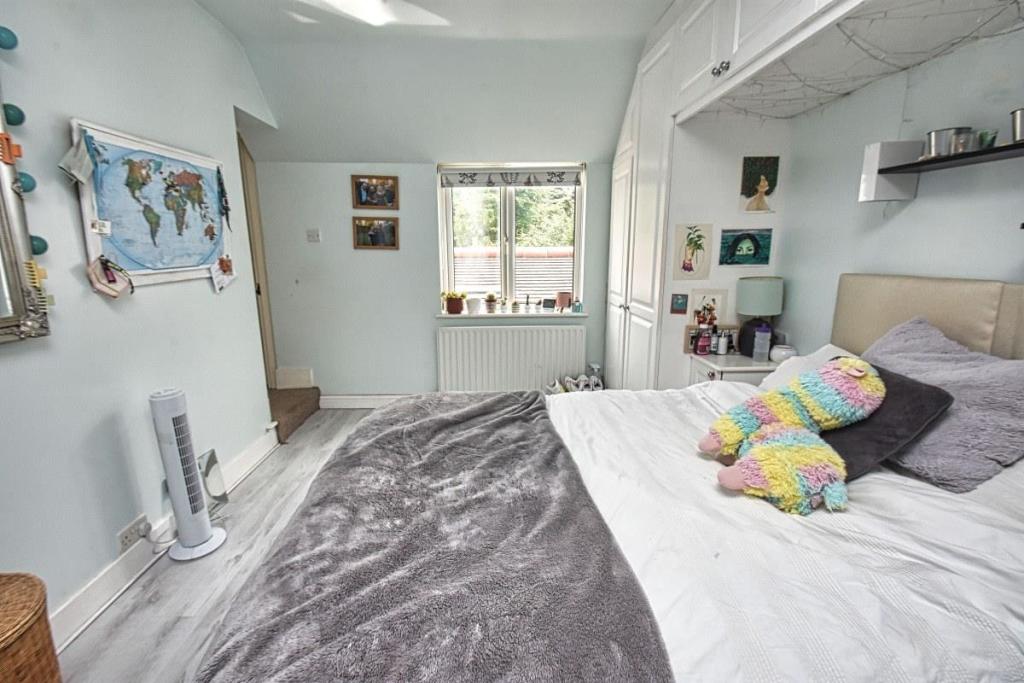 bedroom bottom right 2.jpg
