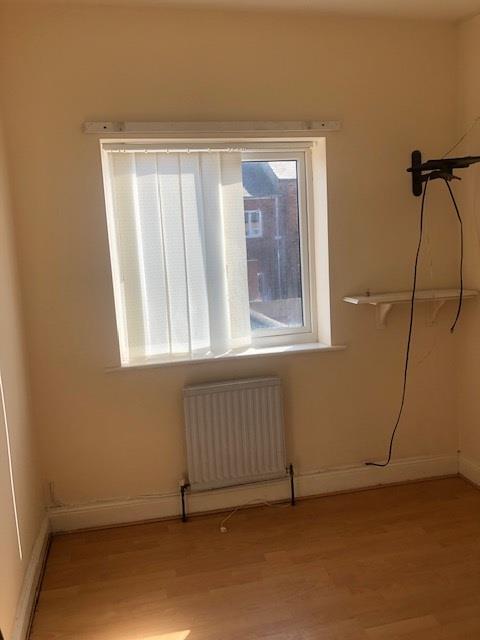 Small bedroom.jpg