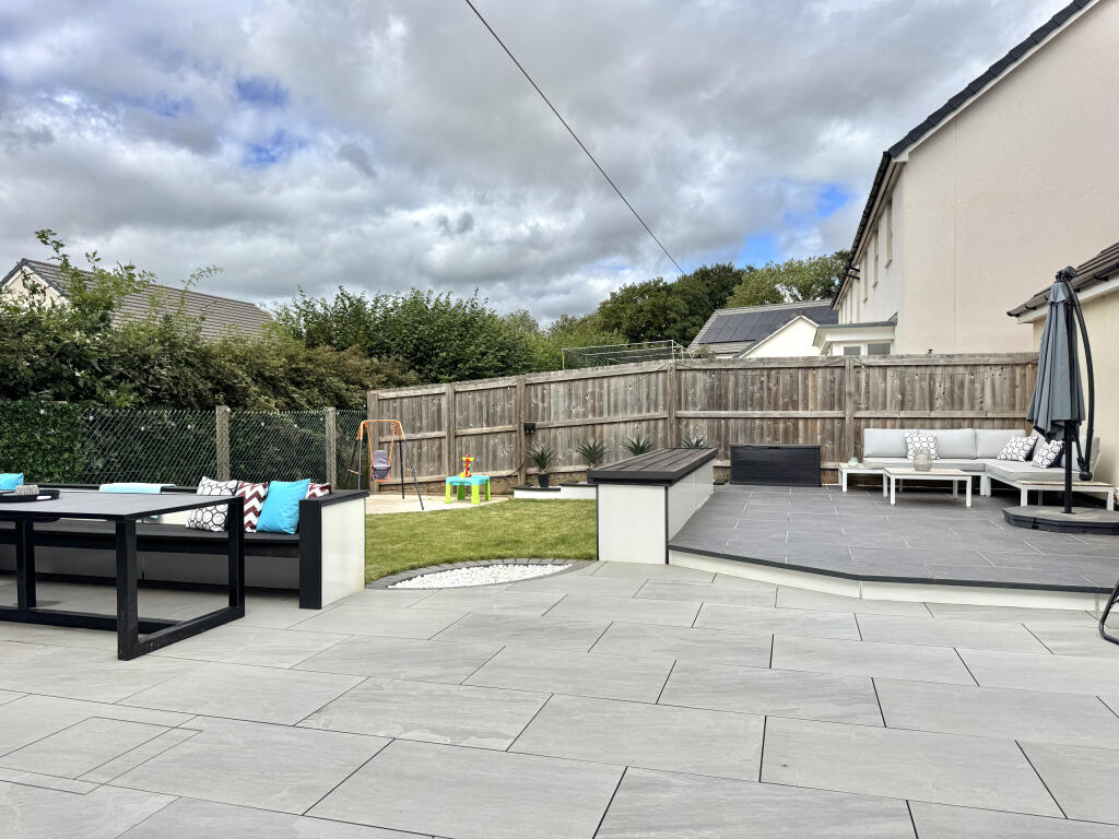 Enclosed Landscaped Garden