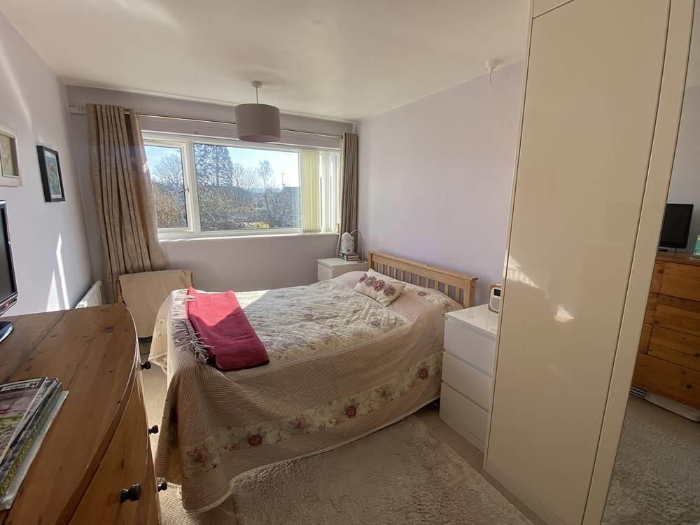 bed1.jpg