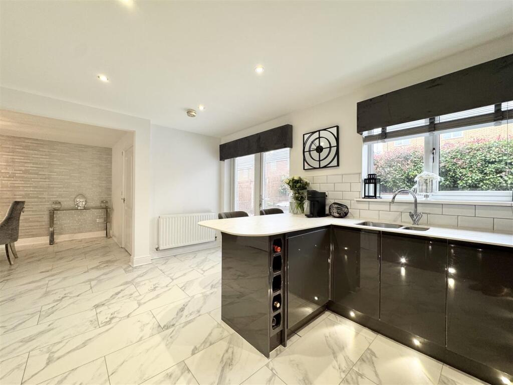 Kitchen/Dining