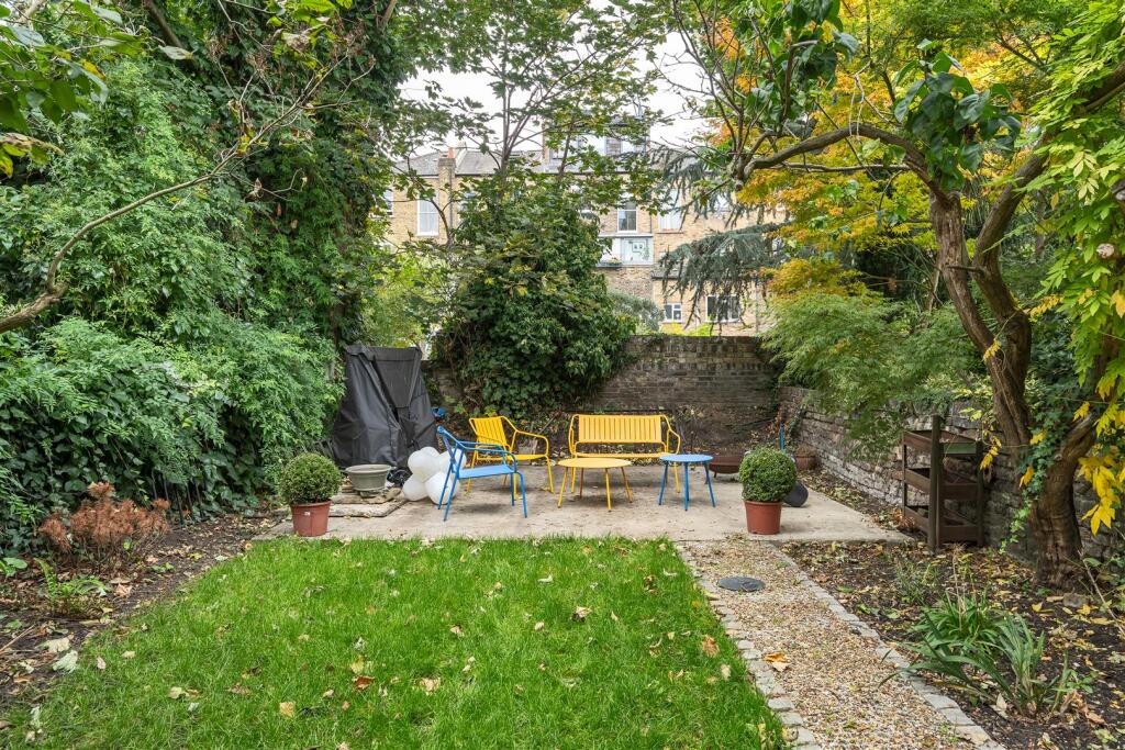 Navarino Road E8