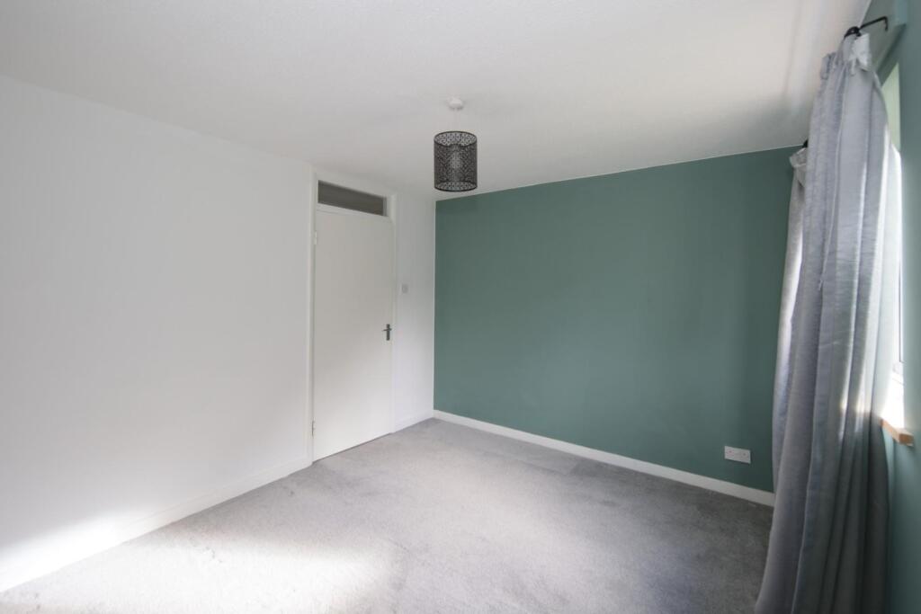 16 Ryland Close-3.jpg