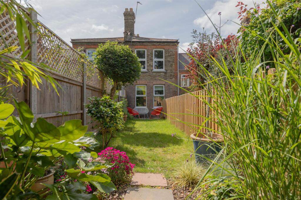 Theydon Street, E17