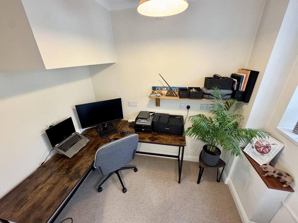 16 Little Manor G...