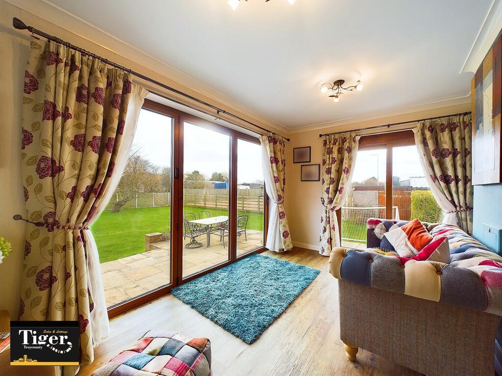 CAM02176G0-PR0427...