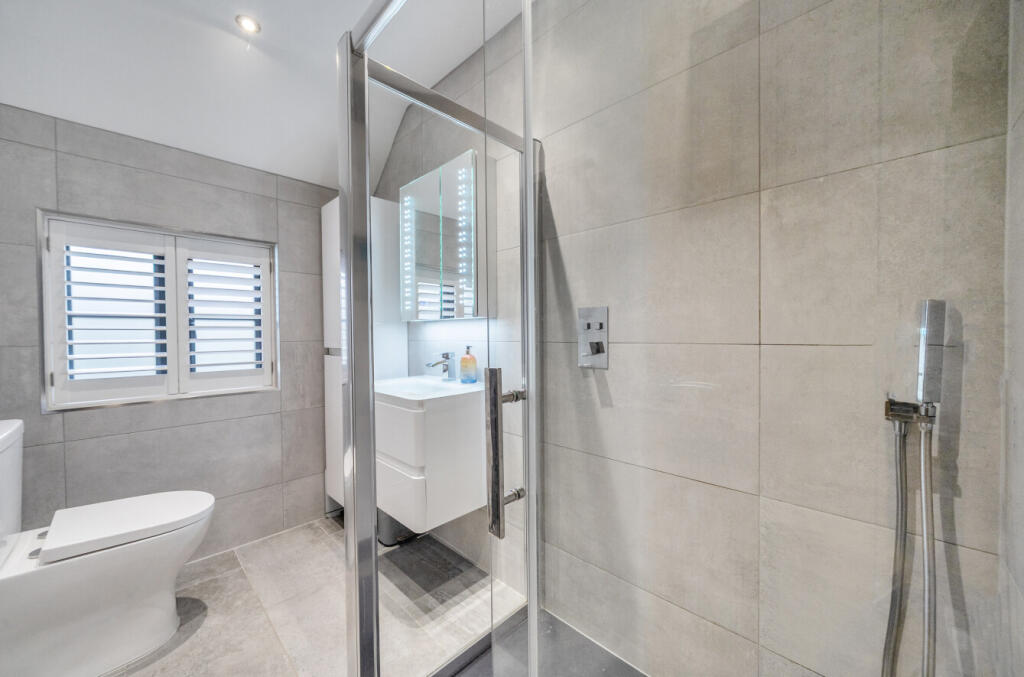 1375749-10-690c7e...