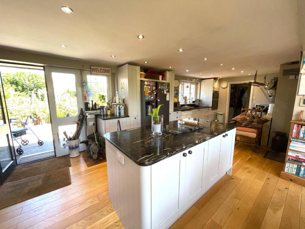 Kitchen.JPG