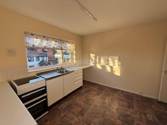 Flat 1A High Street, Headley. kitchen 2.jpg