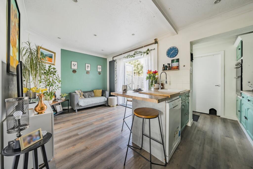 Kitchen/Dining Area