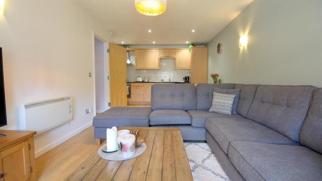 OPEN PLAN KITCHEN / LIVING ROOM