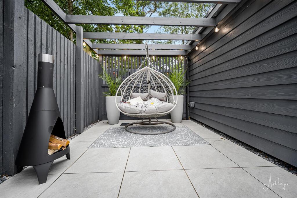 Seating area to side