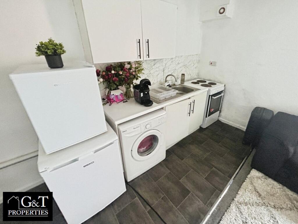 KITCHEN/RECEPTION ROOM 