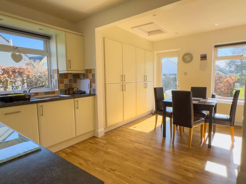 Kitchen/ Breakfast Room