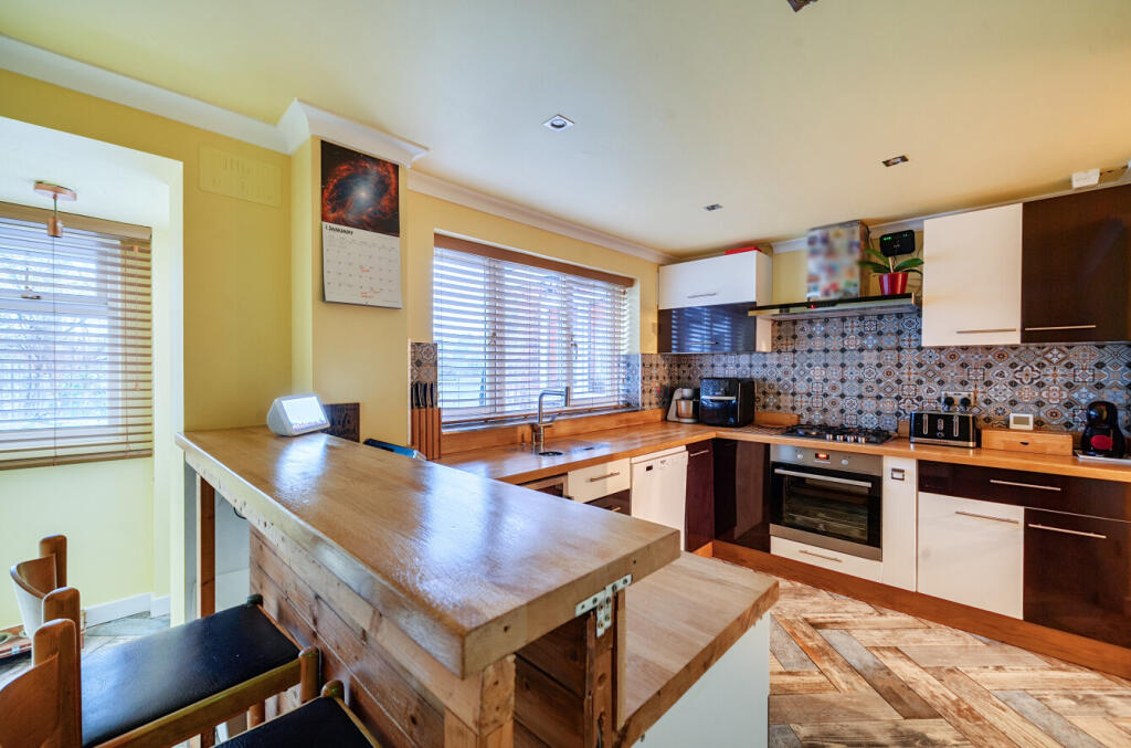 1396222-8-695fdc9...