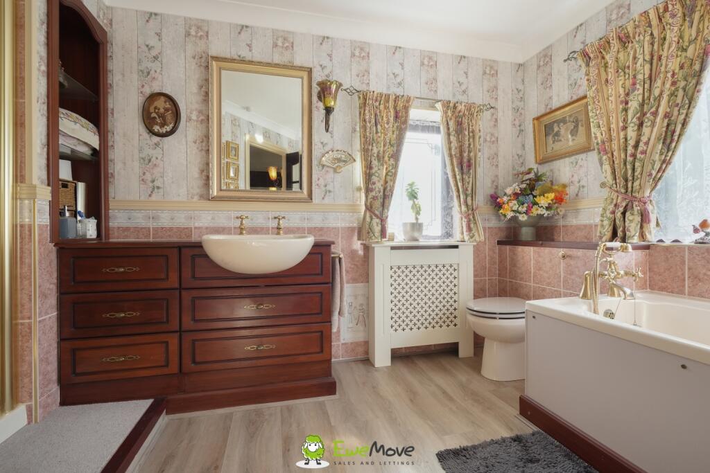 Estate Agent EweMove Scunthorpe Ensuite