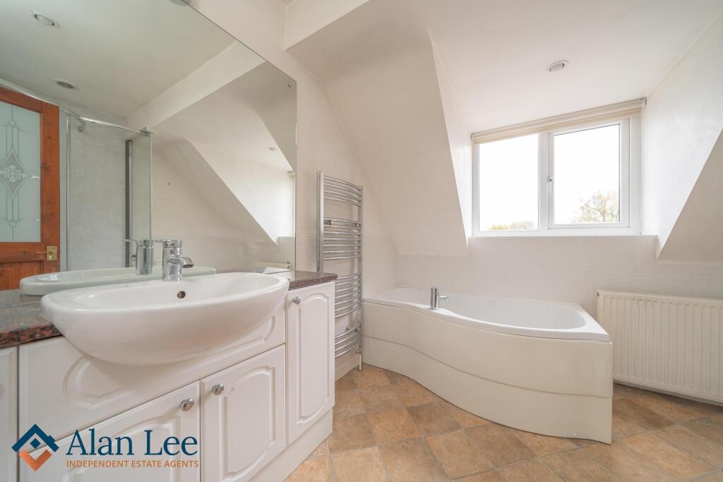 Bedroom One (Ensuite)