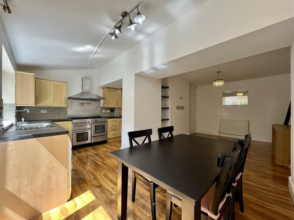 Kitchen / Dining Area Aspect 2