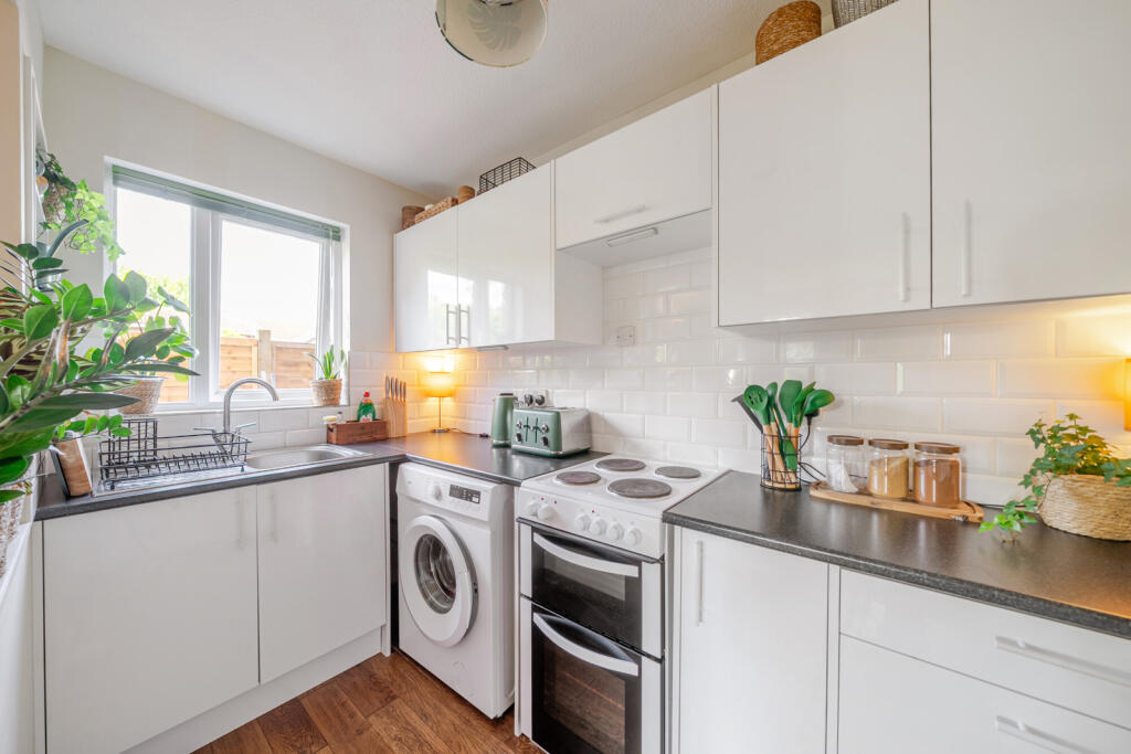 1296732-8-682e2a2...