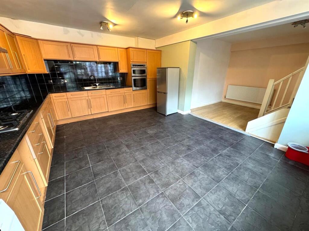 Open Plan Kitchen/Sitting Room Pic 1