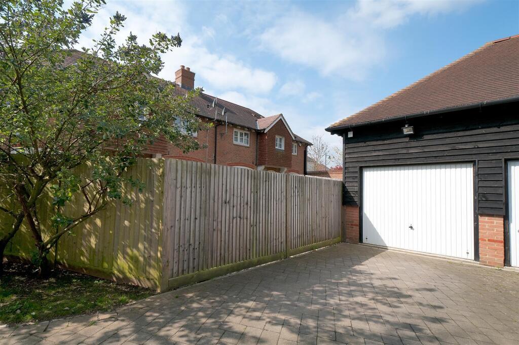 Garage &amp; Parking