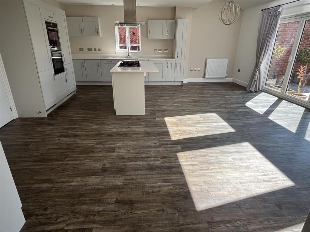 Open plan living/dining kitchen
