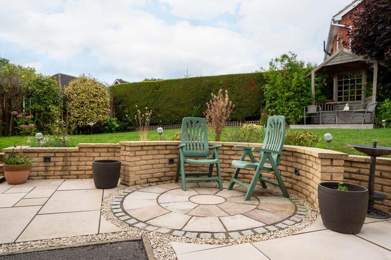 Wraparound Garden &amp; Patio 