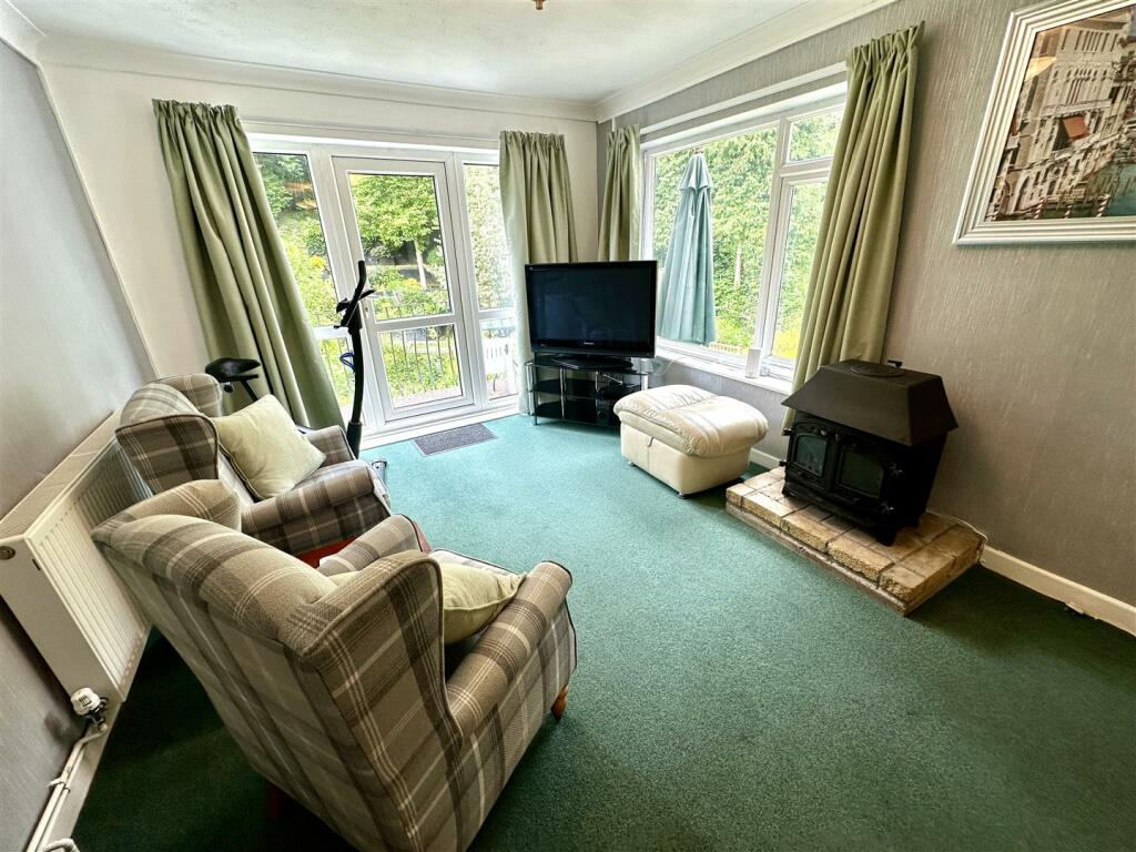 MAIN ROOM