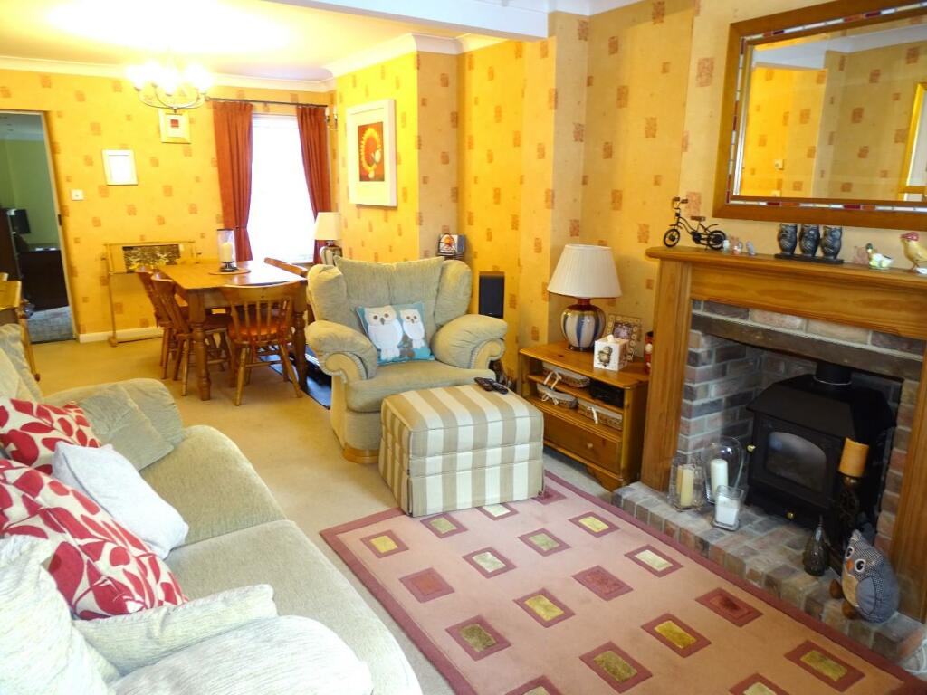 SITTING/DINING ROOM