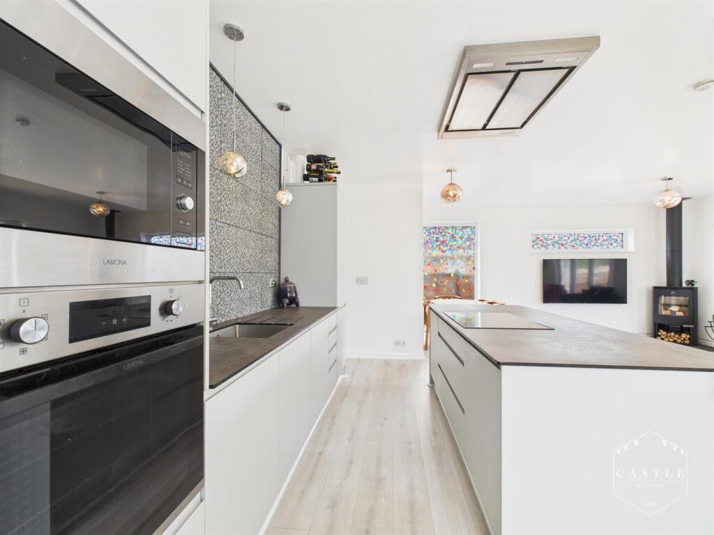 OPEN PLAN LIVING KITCHEN