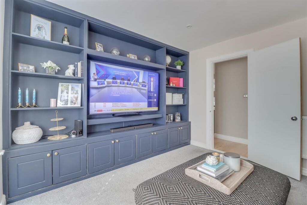 6 LILAC AVENUE INSIDE-16.jpg