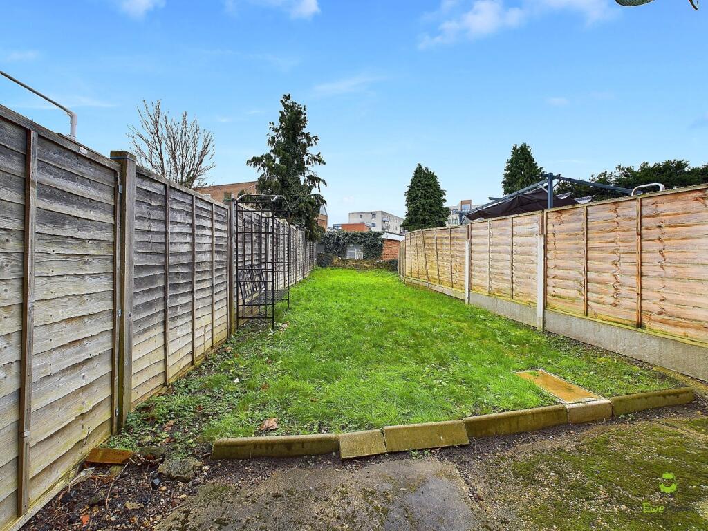 CAM03418G0-PR0164-STILL008