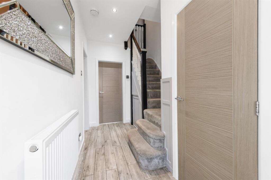 8 Witherford Croft, Solihull, B91 1TU_17.jpg