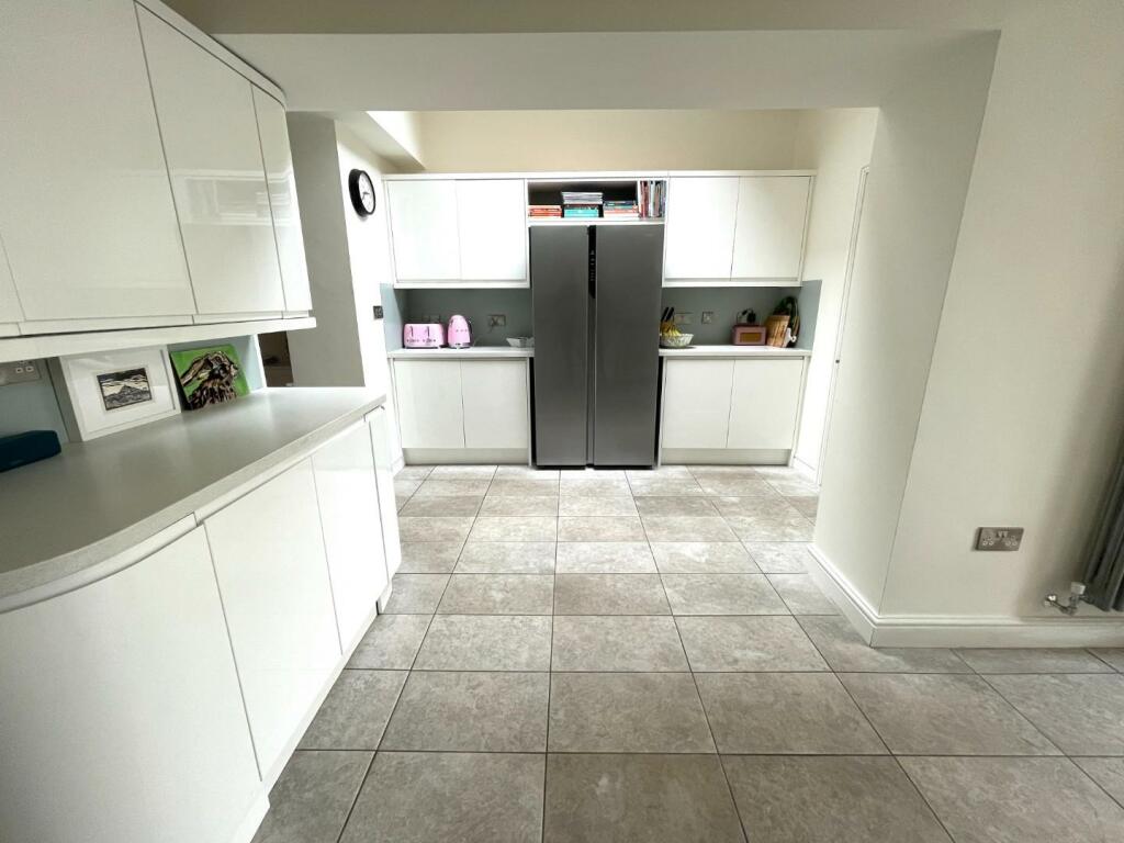 Kitchen 3.JPG